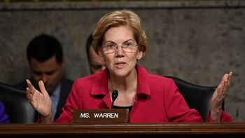 La senadora demócrata Elizabeth Warren,