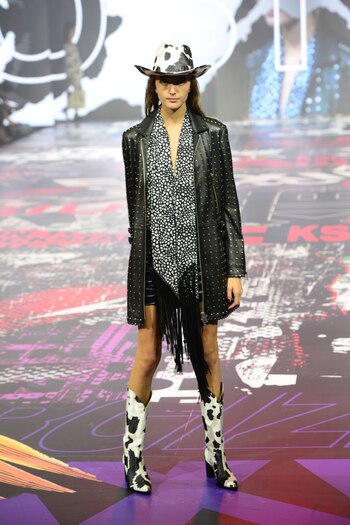 Una cowgirl moderna y con