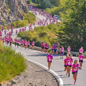 Ochocientas competidoras solidarias al pie