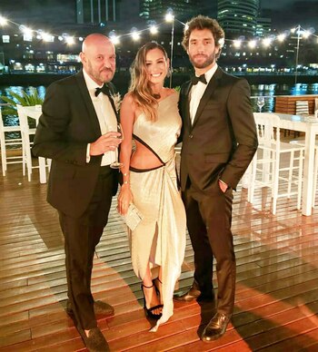 Pampita y Balcarce junto a