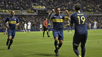 Tevez y Zárate sellaron la