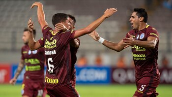 Tomás Cardona fue el autor del golazo de Godoy Cruz para el empate final ante Sporting Cristal por la segunda fecha de la fase de grupos de la Copa Libertadores (AFP)