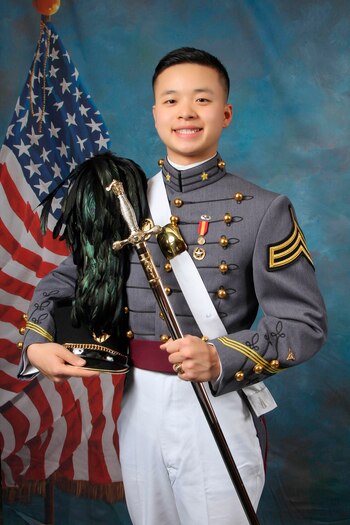 Peter Zhu estaba cursando su último semestre en la academia militar de West Point (AP)
