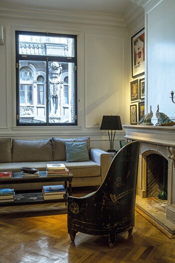 El living mezcla muebles de