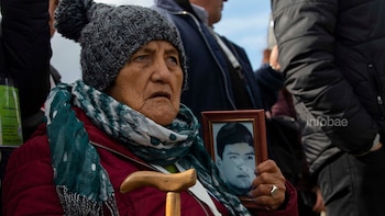 Cristina Lera, junto al retrato