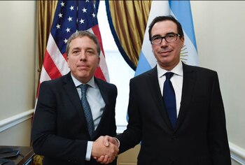 Nicolás Dujovne y Steven Mnuchin,