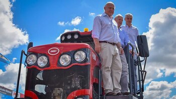 Roberto Lavagna junto a Miguel