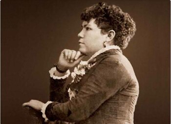 Matilde Montoya se graduó frente