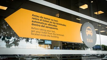 Además de carteles indicadores, agentes