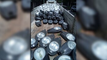 Parte de las luminarias viejas donadas a Paso de los Libres