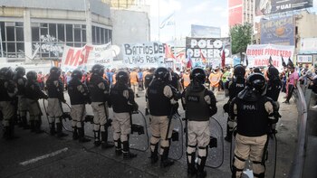La protesta sobre el Puente Pueyrredón. (Dino Calvo)