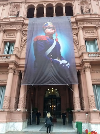 La tela mide 7 metros