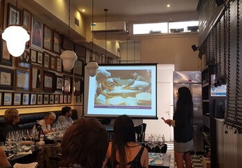 Monica Samuels explica el proceso