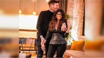 La pareja se comprometió durante