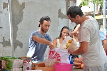 Juan Manuel entrega uno de