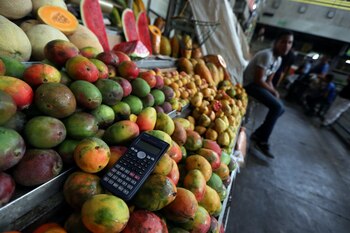 Un local de frutas el