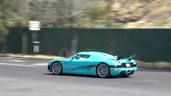 El auto tiene su cuenta