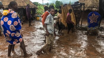 Habitantes de Chiluvi, una aldea