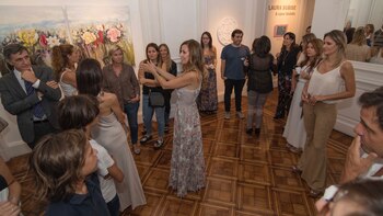 Laura Subise en plena exposición