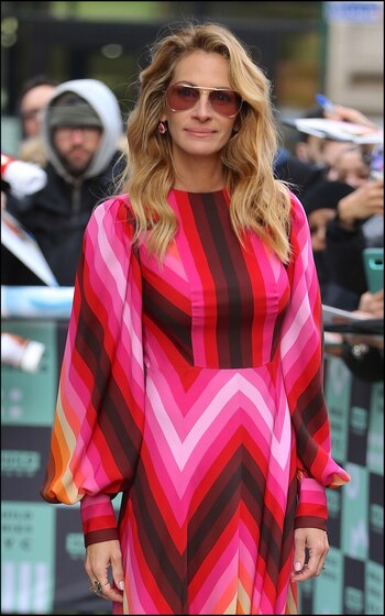 Pelo largo, rubio y ondulado,