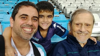 La familia Freddi, completa, en