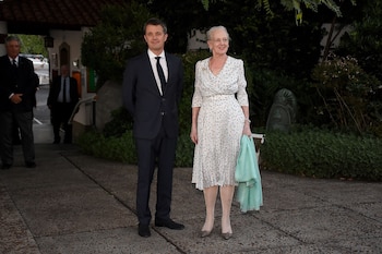 La llegada de la reina Margarita II , junto a su hijo mayor, el príncipe heredero Federico, al evento en el Yacht Club de Buenos Aires organizado por el embajador de Dinamarca en Argentina para la delegación comercial