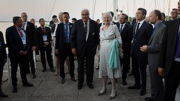 La Reina de Dinamarca junto al comodoro del Yacht Club Argentino Diego Peralta Ramos
