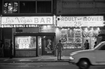 Un bar de desnudistas y