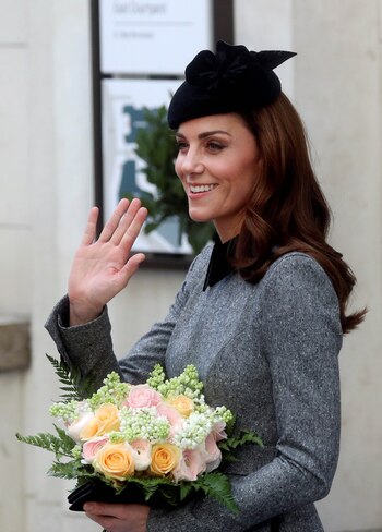 Para la ocasión, Kate Middleton se vistió con un discreto vestido gris de Catherine Walker (Reuters)