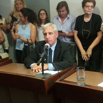 En su banca de concejal