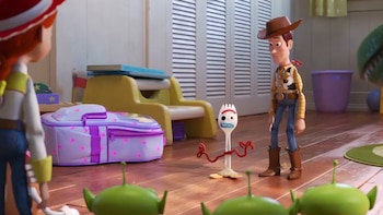 “Forky” junto a “Woody”