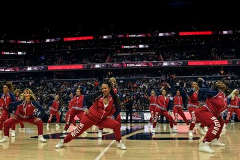 Los bailarines de Wizdom, todos