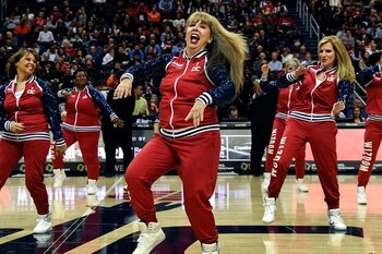 Los bailarines de Wizdom se