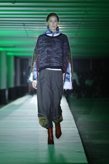 Buzos camuflados con mangas oversized