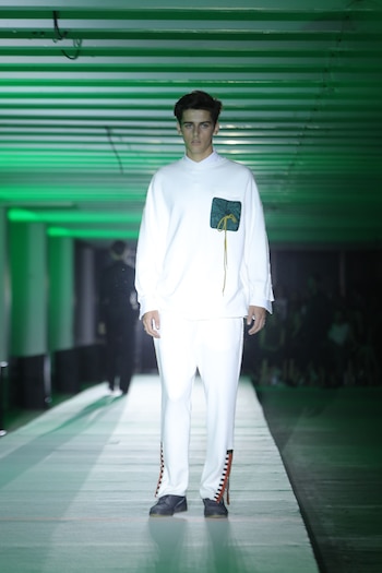 Total white para los hombres.