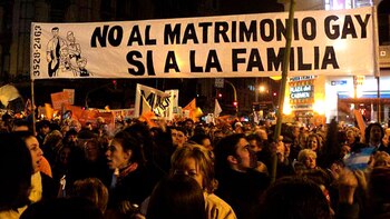Manifestación con consignas homofóbicas en