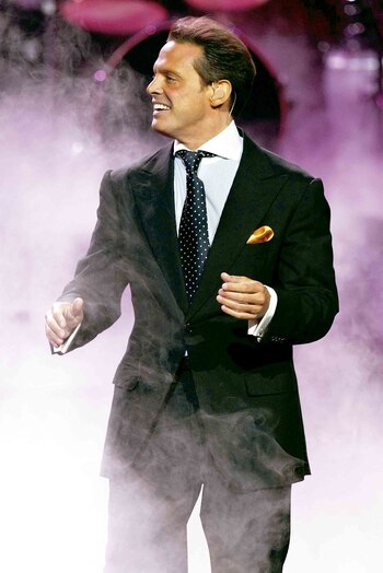 Luis Miguel le pegó a