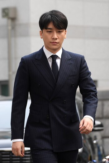 Seungri llega a un interrogatorio