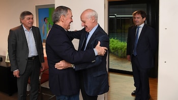 Roberto Lavagna junto al gobernador