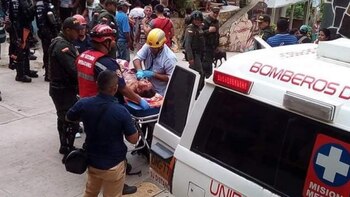 Las autoridades atienden a víctimas