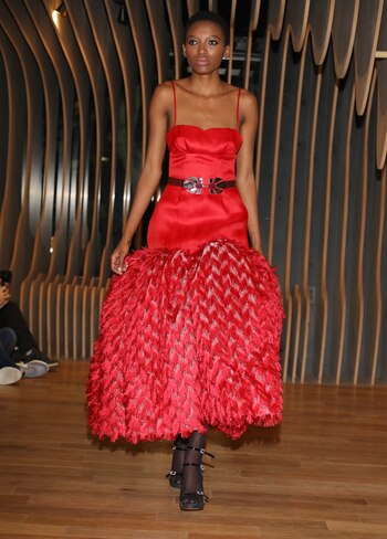 Estructurado encorsetado. Con base hasta