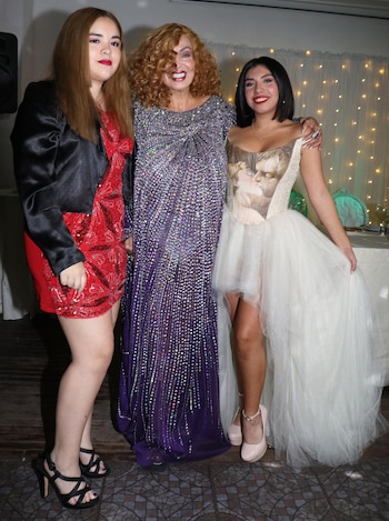 Beatriz Salomón con sus hijas