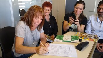 Olga Riutort firmó la aceptación