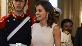 La reina Letizia brilló por