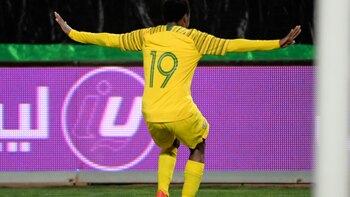 (AFP) Tau convirtió los dos