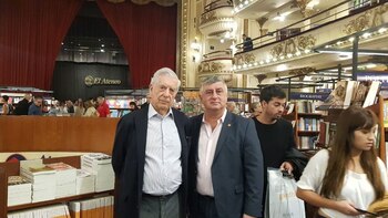 Junto a su amigo Gerardo