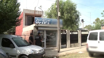 El local detrás del que