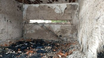 Un establecimiento educativo con daños