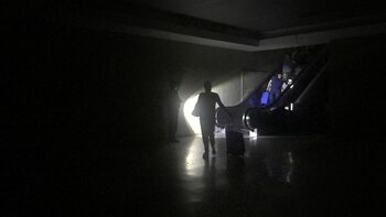 Pasajeros en el aeropuerto Simón