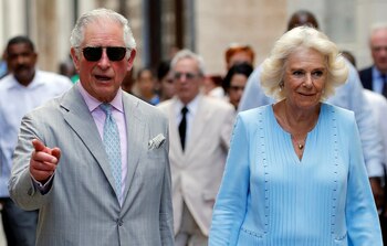 Carlos y Camila pasearon por